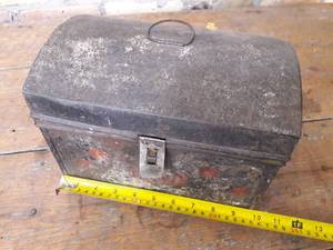 lot 89 image: Super Cool Real Antique Travel Tin Chest OVER 100 YEARS OLD. Think of the places its been. 