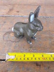 lot 49 image: Antique Metal Cast Iron Rabbit Penny Bank