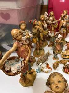 lot 40 image: WOW HUGE COLLECTION & ASSORTMENT OF SIZES VINTAGE ITALIAN FONTANINI NATIVITY CHARACTERS - LARGE ONES APPEAR NEW 7-8 TALL - COMES WITH CHARACTER TAG PAMPHLETS - PERHAPS GIVEN AS GIFTS AS SOME DUPLICATES ARE SOLD IN THE NEXT LOT