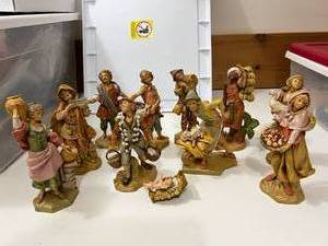 lot 41 image: VINTAGE ITALIAN FONTANINI NATIVITY CHARACTERS - APPEAR NEW - SOME WITH ORIGINAL PRICE TAGS ON BOTTOM STILL