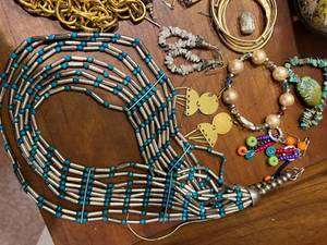 lot 164 image: Lot Of Jewelry