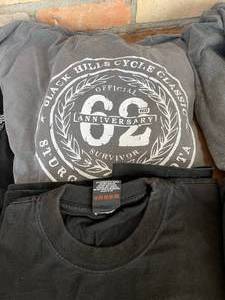 lot 168 image: LOT OF RETRO HARLEY DAVIDSON T-SHIRTS & BANANA REPUBLIC T SHIRTS - GREAT CONDITION