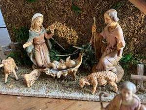 lot 171 image: VINTAGE FONTANINI NATIVITY WITH LOTS OF ANGELS AND MORE