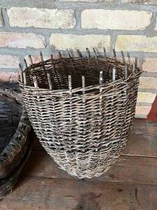 lot 8 image: WONDERFUL ANTIQUE PRIMITIVE BASKETS