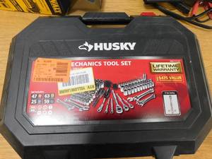 lot 69 image: New - Husky Mechanics Tool Set (194-Piece)
