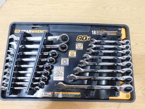 lot 145 image: GEARWRENCH SAEMM 90-Tooth Pro Combination Ratcheting Wrench Tool Set with Tray (17-Piece)