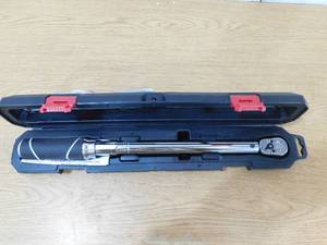 lot 169 image: Husky 20 ft. lbs. to 100 ft. lbs. 38 in. Drive Torque Wrench