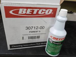 Case of 12 Betco Forest 5 - 32 oz B...