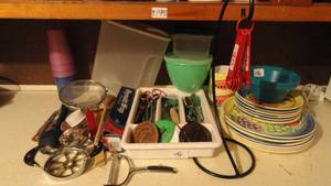 lot 196 image: Lot of Kitchen Items