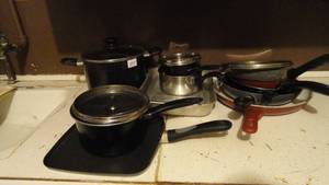 lot 197 image: Lot of Pots & Pans