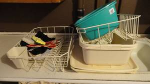 lot 198 image: Lot of Dish Racks
