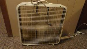 lot 202 image: Box Fan