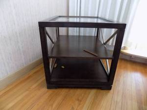 lot 5 image: End Table