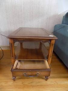 lot 14 image: Vintage Side Table