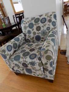 lot 22 image: Chair