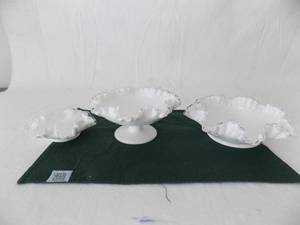lot 29 image: Fenton Milk Glass Candy Bowls (3)