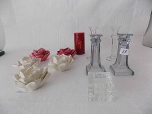 lot 33 image: Lot of Candholders