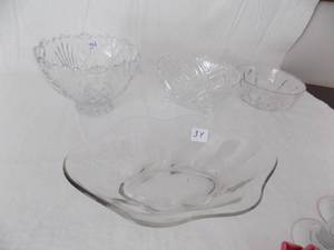 lot 34 image: 4 Glass Bowls
