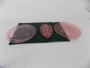 lot 40 image: Pink Glassware