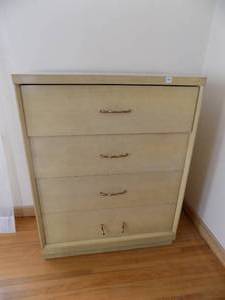 lot 57 image: Vintage Dresser 4 Drawers