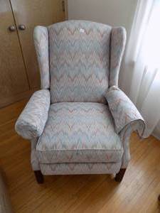 lot 66 image: Chair