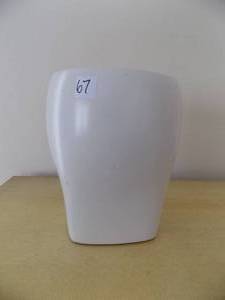 lot 67 image: Ceramic Umbra 10 H