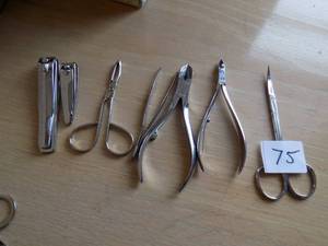 lot 75 image: Manicure Items