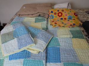 lot 91 image: Lot of BlanketsComforters