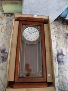 lot 94 image: Bulova Sold Oak Quartz Clock