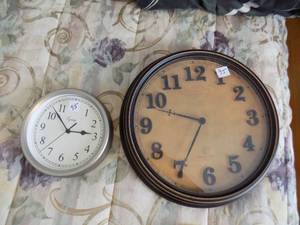 lot 95 image: Lot of Clocks