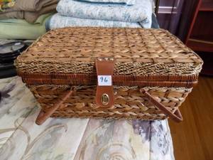 lot 96 image: Wicker Picnic Basket with a Cooler Bag Built In