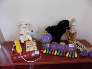 lot 99 image: Lot of Vintage Toys