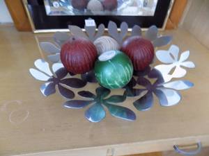 lot 108 image: Decorative Bowl With Ball Candles