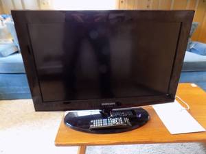lot 140 image: Samsung Flat Screen TV 26 With Remote
