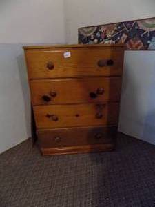 lot 152 image: Dresser 4 Drawers