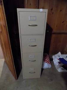 lot 165 image: 4 Drawer File Cabinet