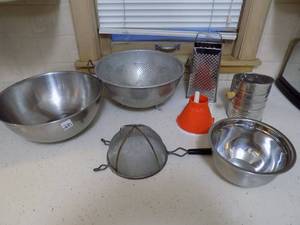 lot 220 image: Lot of Misc Kitchen