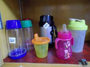 lot 223 image: Blender With Cups