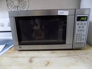 lot 239 image: GE Microwave