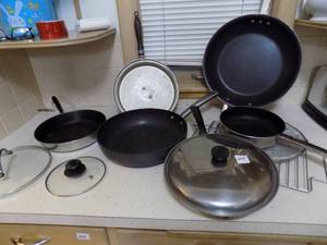 lot 241 image: Lot of Frying Pans