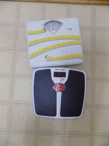 lot 250 image: 2 Scales