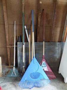lot 334 image: Lot of YardGarden Equipment