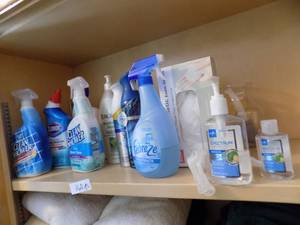 lot 260 image: Lot of Bathroom Cleaning Items