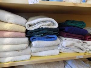 lot 261 image: Lot of Bathroom Items