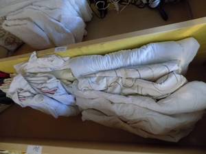 lot 262 image: Lot of Sheets & Pillow Cases