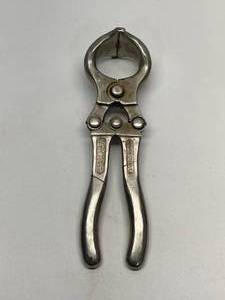 Castrating Tool