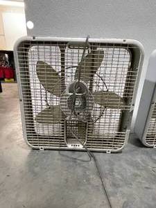 2 Box Fans