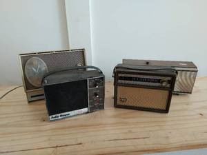 lot 196 image: Collection Of Vintage Radios