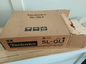 lot 226 image: Technics SL-QL1 Turntable