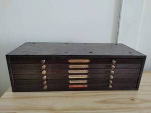 lot 132 image: Vintage Six Drawer Tabletop Cabinet